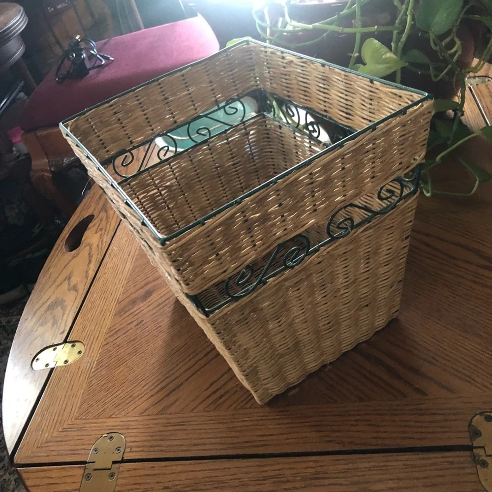 N/A beautiful wicker